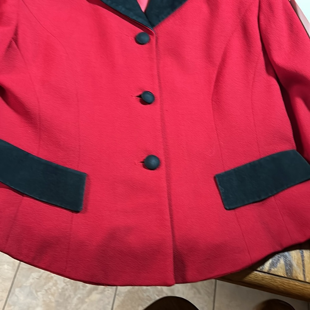 EVAN PICONE 2piece suit. Size 16, 💯 % wool. Red with black velvet trim. - Picture 8 of 15